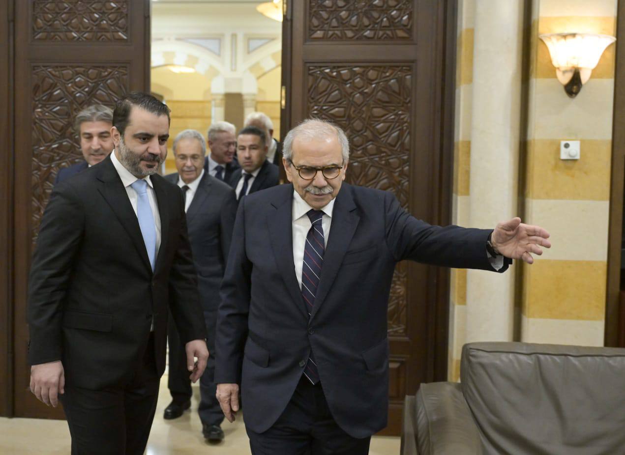 رئيس الوزراء اللبناني، نواف سلام يستقبل وزير الخارجية السوري أسعد الشيباني في مبنى السراي الحكومي 10 من تشرين الأول 2025 (رئاسة مجلس الوزراء في لبنان)