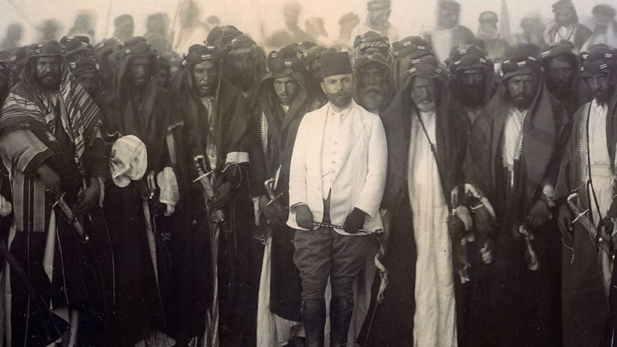 أحمد جمال باشا (جمال باشا السفاح) والي بغداد العثماني وأحد زعماء جمعية الاتحاد والترقي، وأصبح والياً على بلاد الشام، وأطلق عليه لقب السفاح، لأن نفذ عمليات إعدام كبيرة بحق المثقين والوطنيين في سوريا ولبنان)