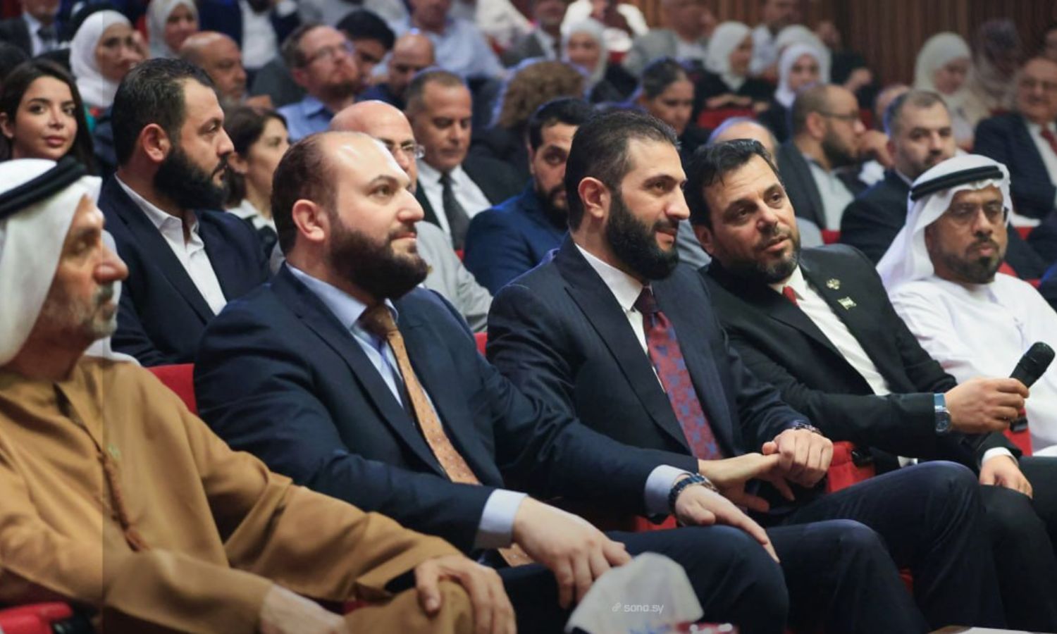 الرئيس السوري أحمد الشرع خلال زيارته إلى المركز الانتخابي في المكتبة الوطنية بدمشق  5 تشرين الأول 2025 (سانا)