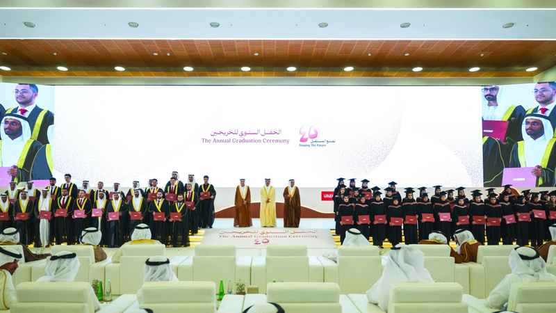 تحت رعاية رئيس الدولة.. هزاع بن زايد يشهد حفل تخريج الدفعة الـ 45 من طلبة جامعة الإمارات