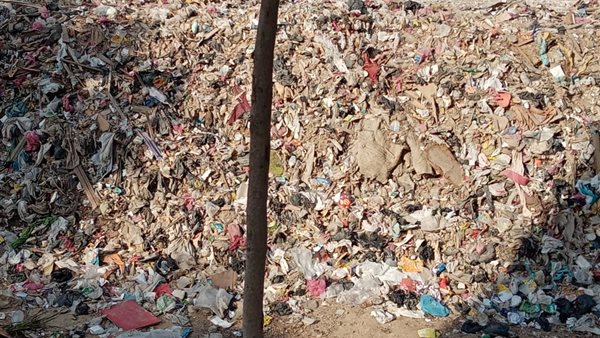 مجرى السيل في حدائق حلوان.. قنبلة بيئية موقوتة تهدد النيل والسكان