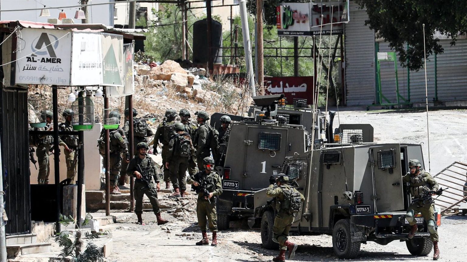 الجيش الإسرائيلي يعتقل 40 فلسطينيا في الضفة الغربية