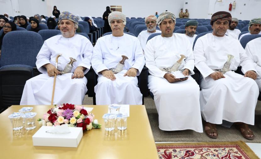 تعليمية البريمي” تنظم ندوة “شركاء النجاح: دور ولي الأمر في دعم الطلبة