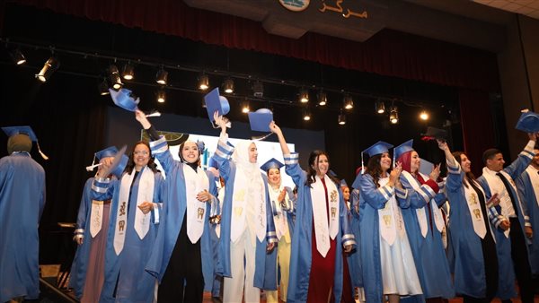 رئيس جامعة المنيا يشهد حفل تخرج الدفعة 23 من كلية طب الأسنان