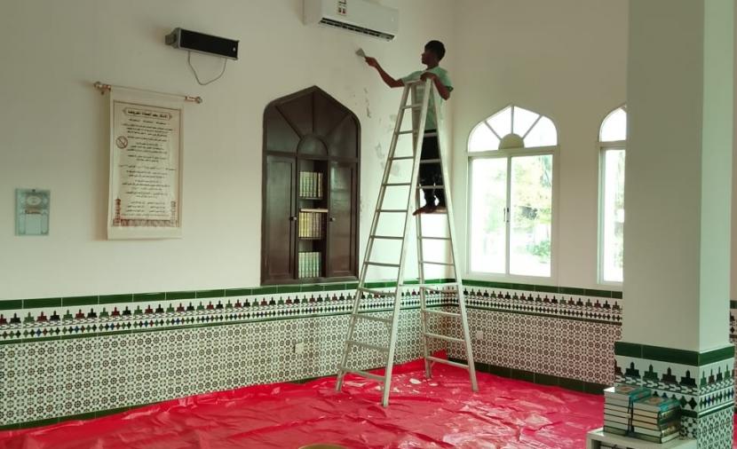 “الأوقاف” بظفار تطلق مشروعًا متكاملًا لصيانة وتطوير المساجد في المواقع السياحية