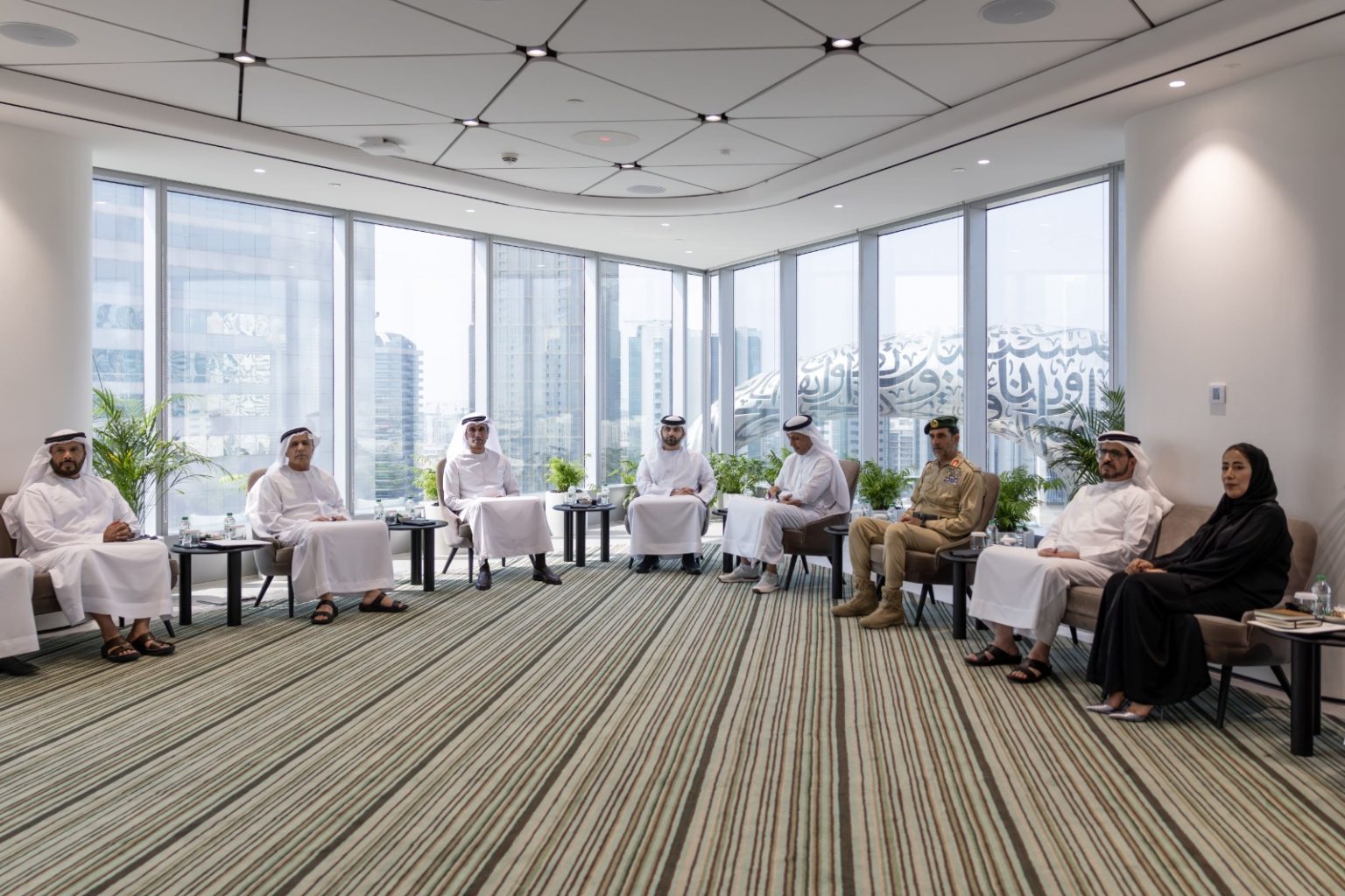 منصور بن محمد يترأس اجتماع اللجنة العليا لإدارة الطوارئ والأزمات والكوارث في دبي