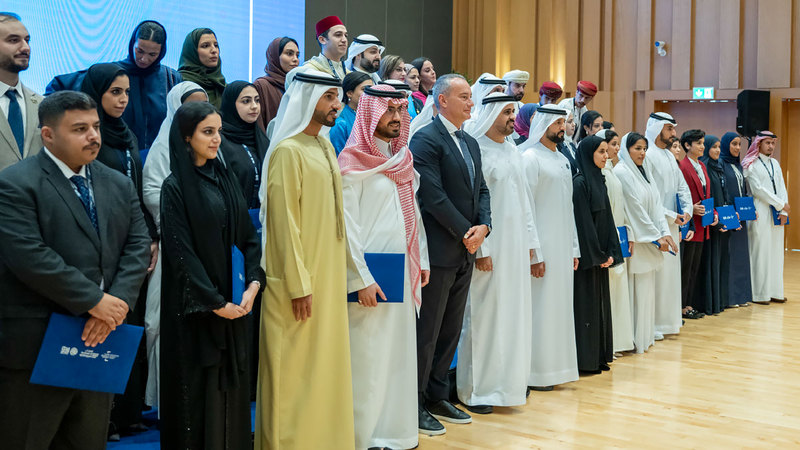 ذياب بن محمد يشهد تخريج 46 شاباً عربياً في «برنامج القيادات الدبلوماسية»