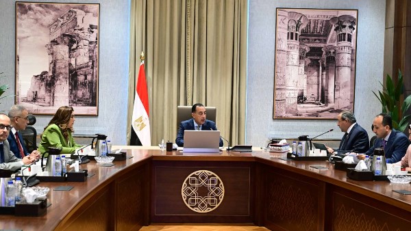 رئيس الوزراء يتابع مع محافظ بورسعيد عددًا من المشروعات الاستثمارية الجاري تنفيذها في المحافظة رئيس الوزراء يتابع مع محافظ بورسعيد عددًا من المشروعات الاستثمارية الجاري تنفيذها في المحافظة