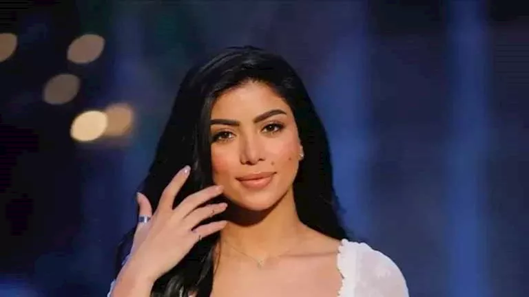 جلسة تصوير جريئة لـ كارولين عزمي تخطف بها الأنظار على “انستجرام”