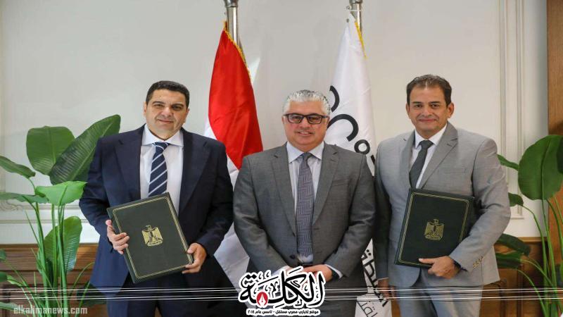 رئيس اقتصادية قناة السويس يشهد توقيع عقد مشروع شركة ”الأهرام للكيماويات” لإنتاج الفورمالدهيد | أخبار وتقارير | بوابة الكلمة