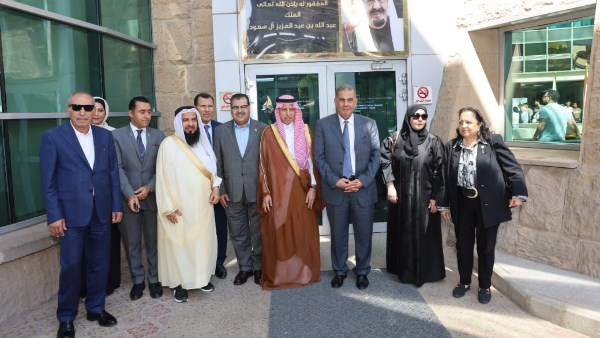 وفد من البرلمان العربي يزور مستشفى سرطان الأطفال