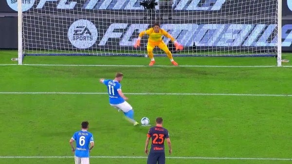 نابولي يتصدر الدوري الإيطالي بالفوز على إنتر ميلان بثلاثية