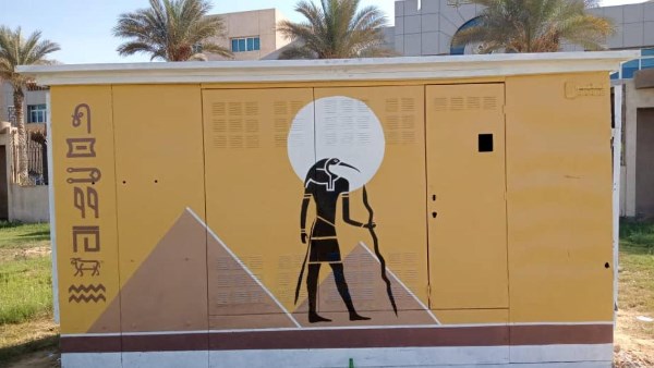 الجيزة.. تحسين الصورة البصرية برسومات فرعونية على الطرق المؤدية للمتحف المصري الكبير