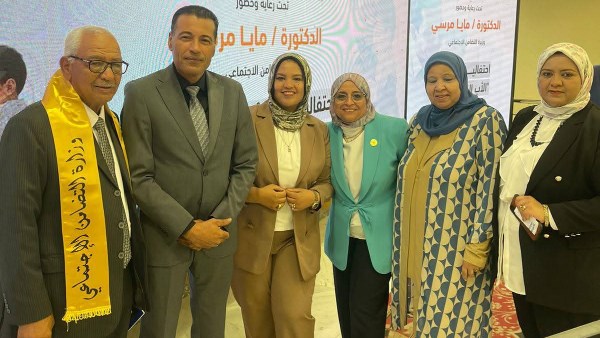 كرس حياته لتربية بناته..اختيار مهندس من الوادي الجديد الأب القدوة على مستوي مصر