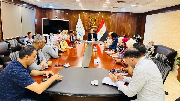 رئيس رعاية بورسعيد الصحية يناقش خطة العمل بالمنشآت الصحية