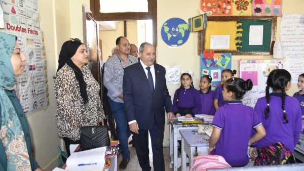محافظ بورسعيد: متابعة الانضباط بالمدارس وتهيئة بيئة تعليمية آمنة للطلاب