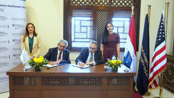 توقيع شراكة بين جامعة عين شمس والجامعة الأمريكية بالقاهرة