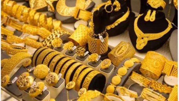 سعر الذهب يعاني سقوطاً حراً نحو 3900 دولار للأونصة