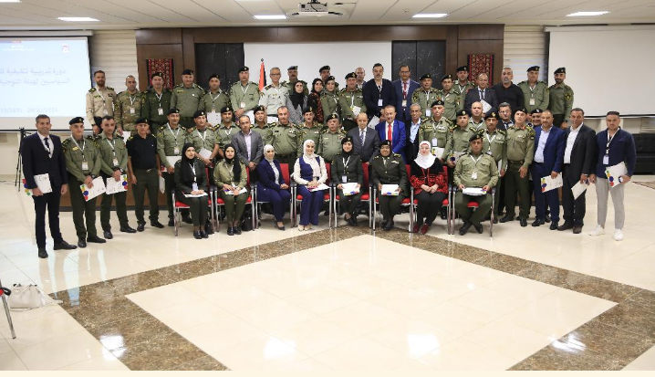 “المدرسة الوطنية للإدارة” و”هيئة التوجيه السياسي” تخرّجان المشاركين في برنامج إعداد المفوضين السياسيين