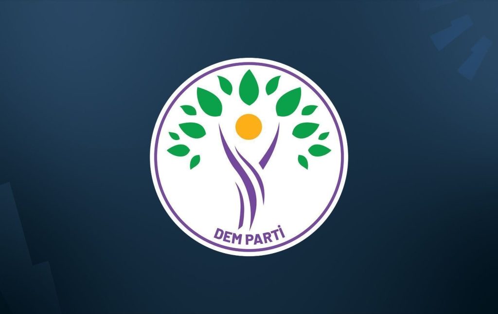أول تعليق من حزب “DEM” الموالي للأكراد حول انسحاب “PKK” من تركيا