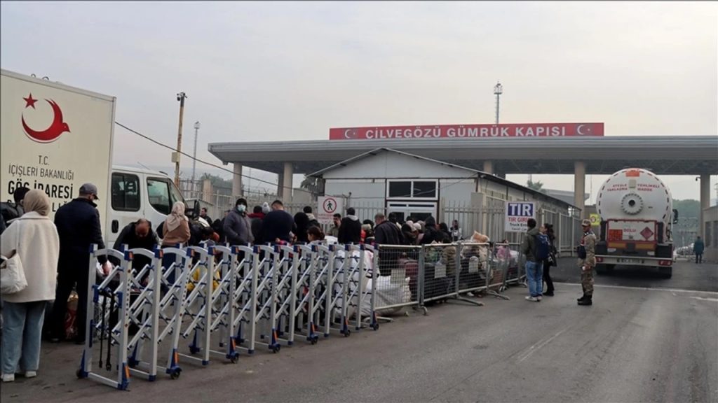 تحذيرات رسمية للسوريين في تركيا من وسطاء أذونات العبور مقابل المال