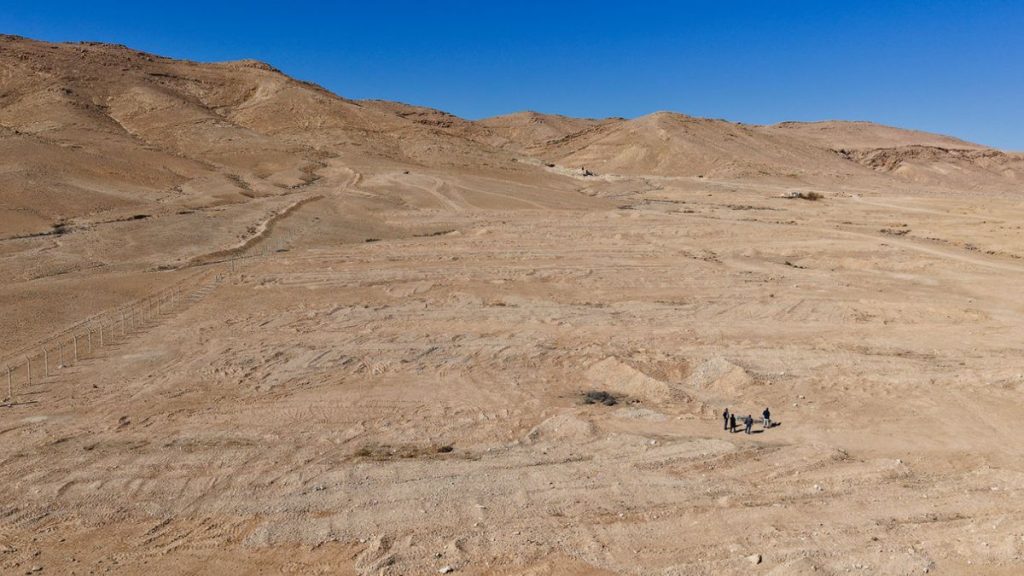 ما تفاصيل عملية نقل جثث المعتقلين من مقبرة القطيفة