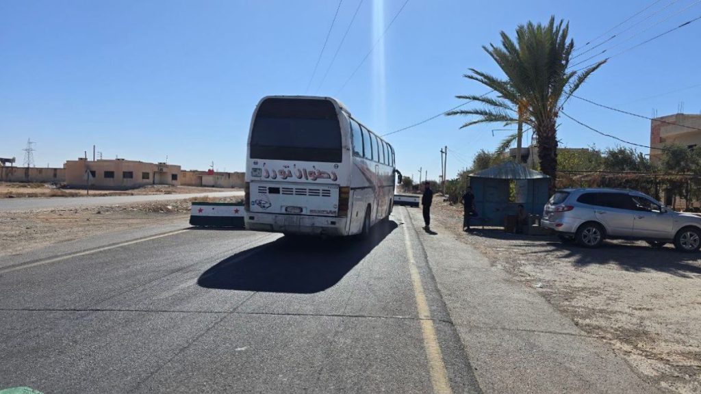 مقتل شخصين باستهداف حافلة على طريق دمشق ـ السويداء