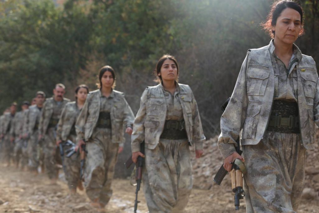 امتثالاً لدعوة زعيمه أوجلان.. “PKK” ينسحب رسمياً من تركيا باتجاه العراق (فيديو)