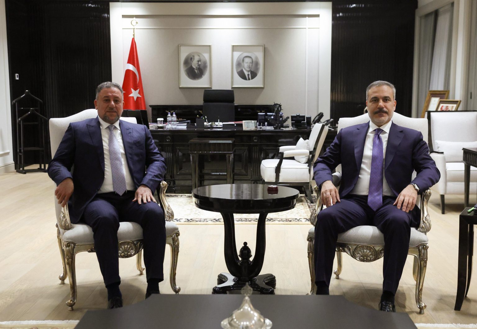 مباحثات بين فيدان وزعيم تحالف “السيادة العراقي” في أنقرة