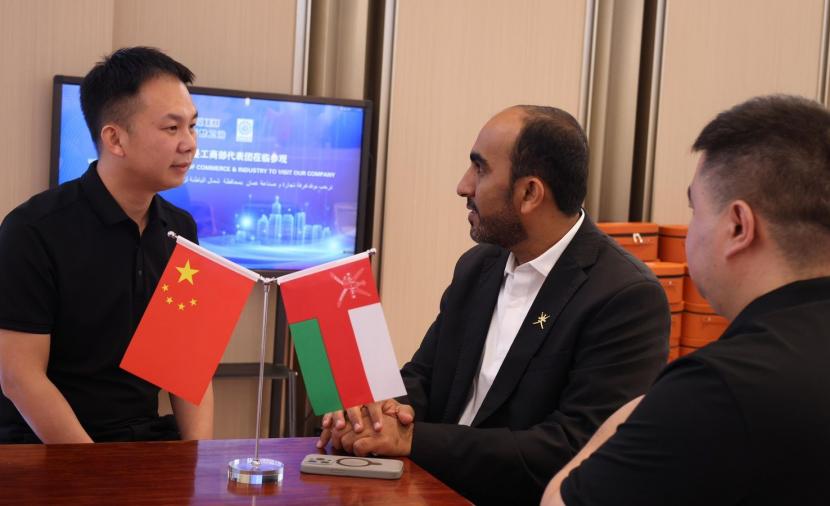 تأكيد أهمية تعزيز العلاقات التجارية والصناعية بين عُمان والصين