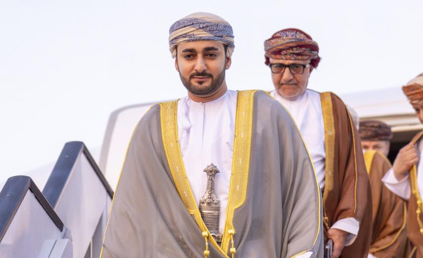 بالصور.. السيد ذي يزن يصل القاهرة للمشاركة في افتتاح المتحف المصري الكبير