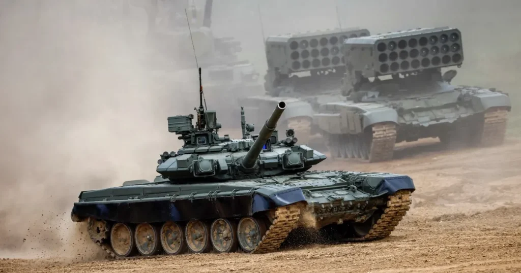 بعد سنوات من التوقف.. دبابة T-80 تعود بقوة للجيش الروسي