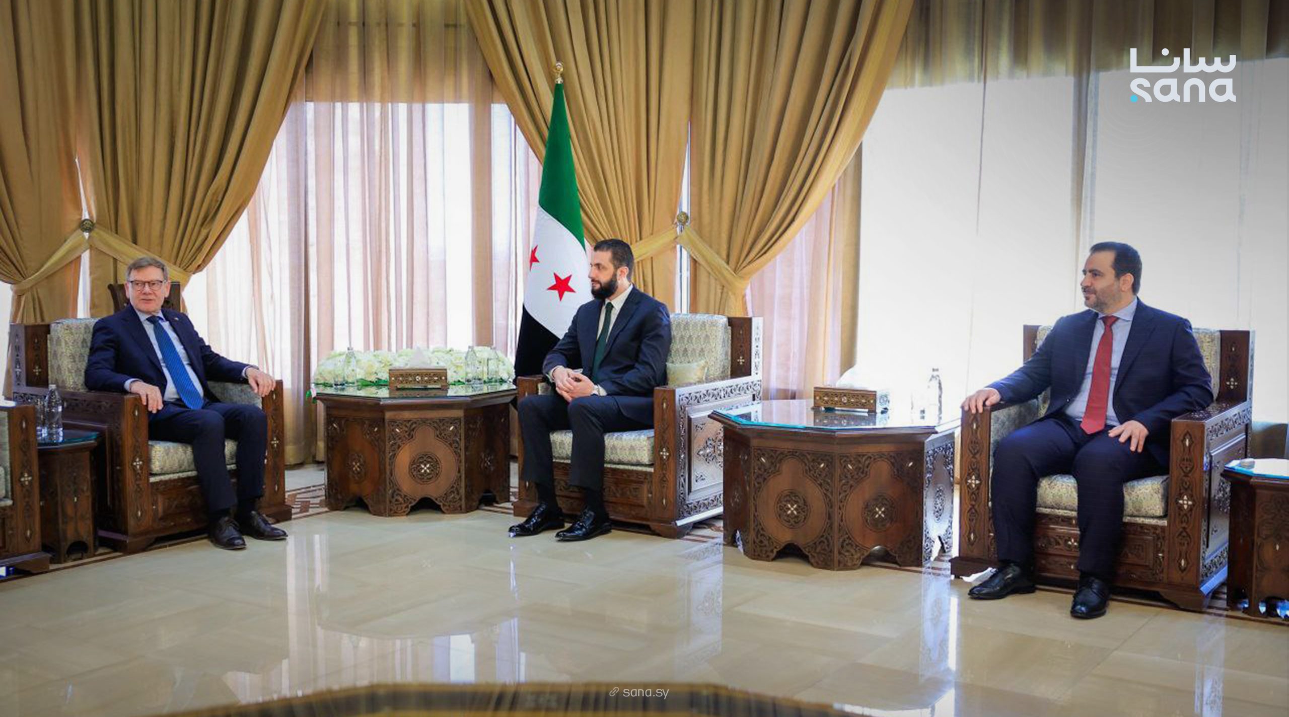 الرئيس السوري أحمد الشرع ووزير الخارجية السوري أسعد الشيباني يلقيان وزير الخارجية الألماني في دمشق ـ 30 من تشرين الأول 2025.