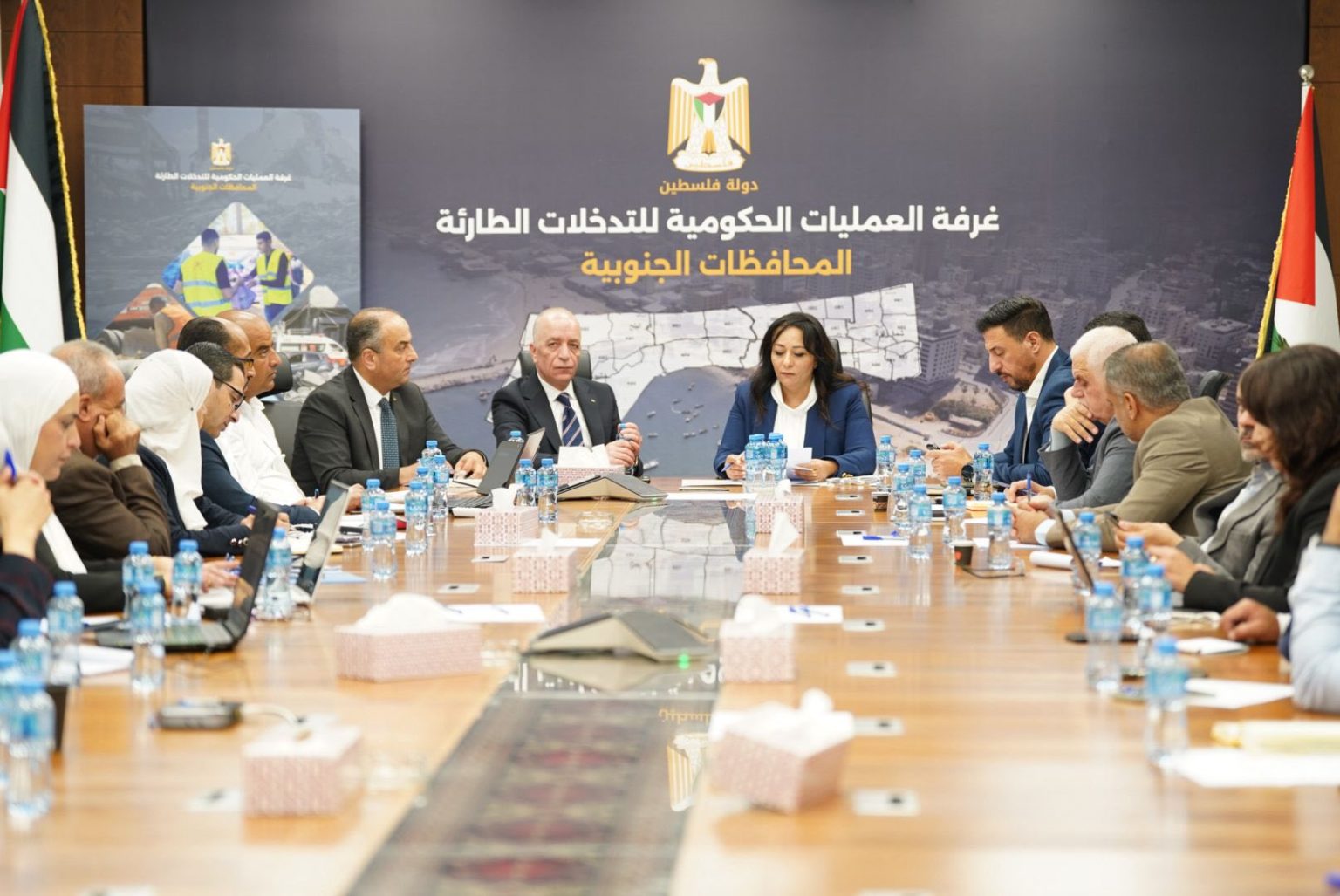 غرفة العمليات الحكومية تستعرض خطة الإغاثة والتعافي المبكر لقطاعي المياه والأراضي في قطاع غزة