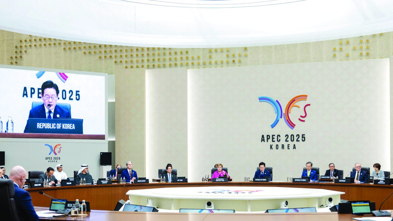 خالد بن محمد: الإمارات تؤمن بأهمية بناء منظومة اقتصادية عالمية متكاملة