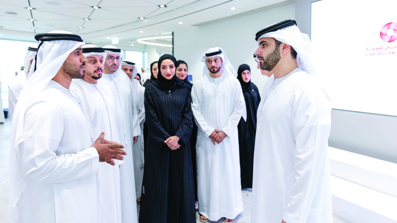 منصور بن محمد: فرق المتطوعين تجسد قيم العطاء المتأصلة في أبناء الإمارات