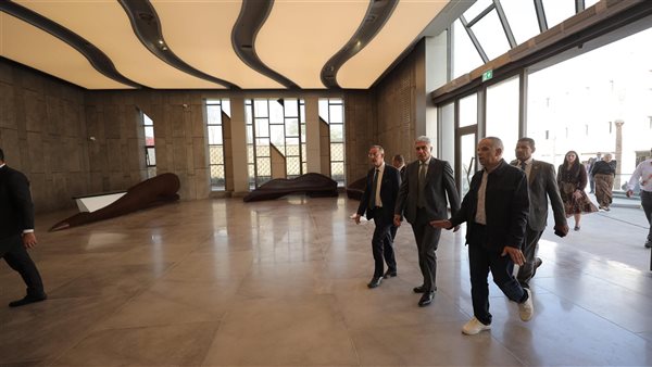 وزير السياحة والآثار يواصل متابعة الاستعدادات النهائية لافتتاح المتحف المصري الكبير غدًا