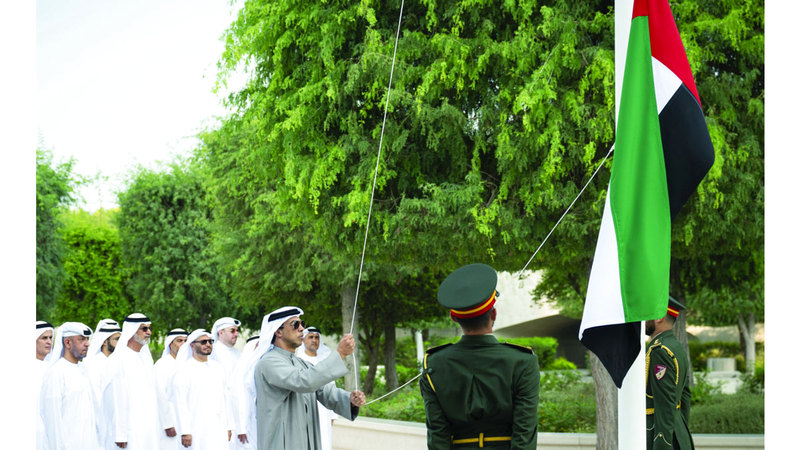 منصور بن زايد: يوم العَلَم مناسبة وطنية تعكس الفخر بمسيرة الاتحاد وإنجازات الدولة