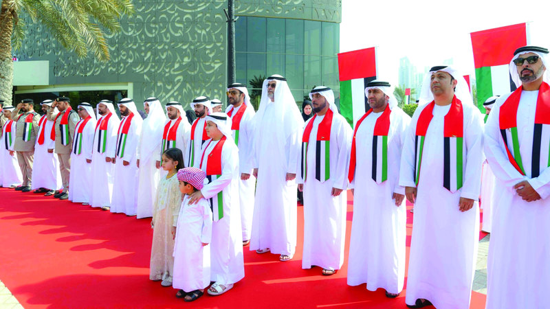 ولي عهد الشارقة وسلطان بن أحمد القاسمي يشهدان مراسم يوم العَلَم
