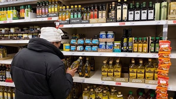 ضبط 2.5 طن زيت طعام مجهول المصدر بحي شرق شبرا الخيمة