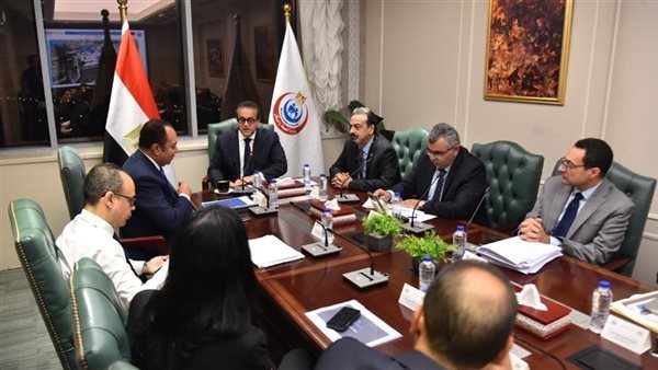 وزير الصحة يناقش الموقف التنفيذي لإنشاء مستشفى النيل للأطفال
