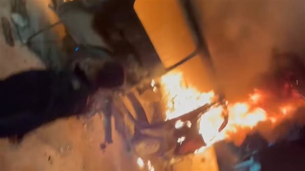 النيران تلتهم ميكروباص أعلى الطريق الدائري.. صور