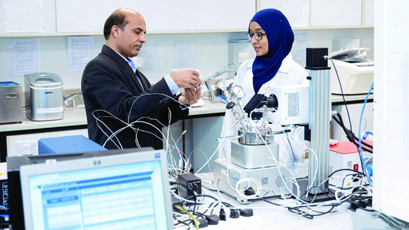 براءة اختراع إماراتية لتحويل الماء إلى هيدروجين باستخدام الضوء