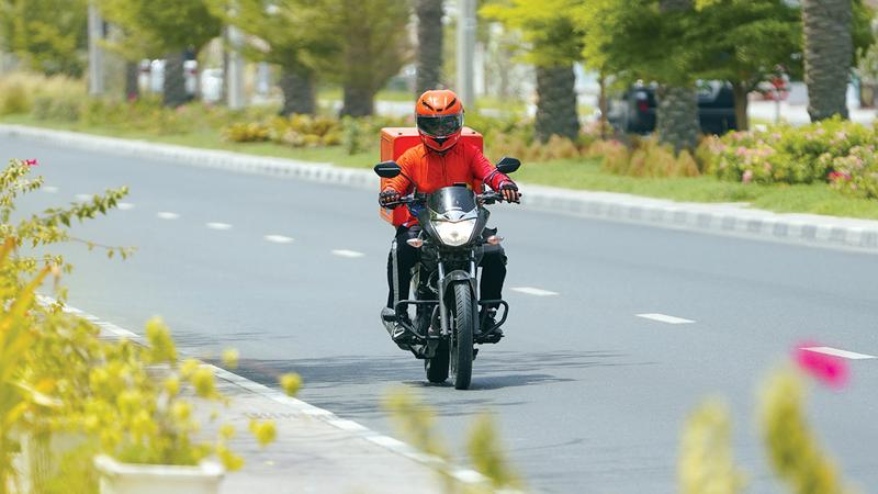 صفر حوادث دراجات التوصيل في عجمان خلال 6 أشهر