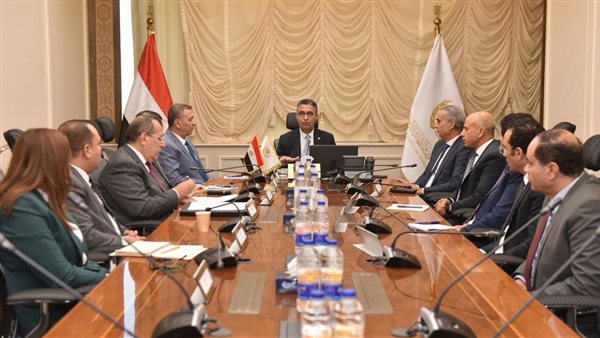 وزير التموين يعقد اجتماعًا موسعًا لمتابعة توافر السلع الاساسية بالأسواق