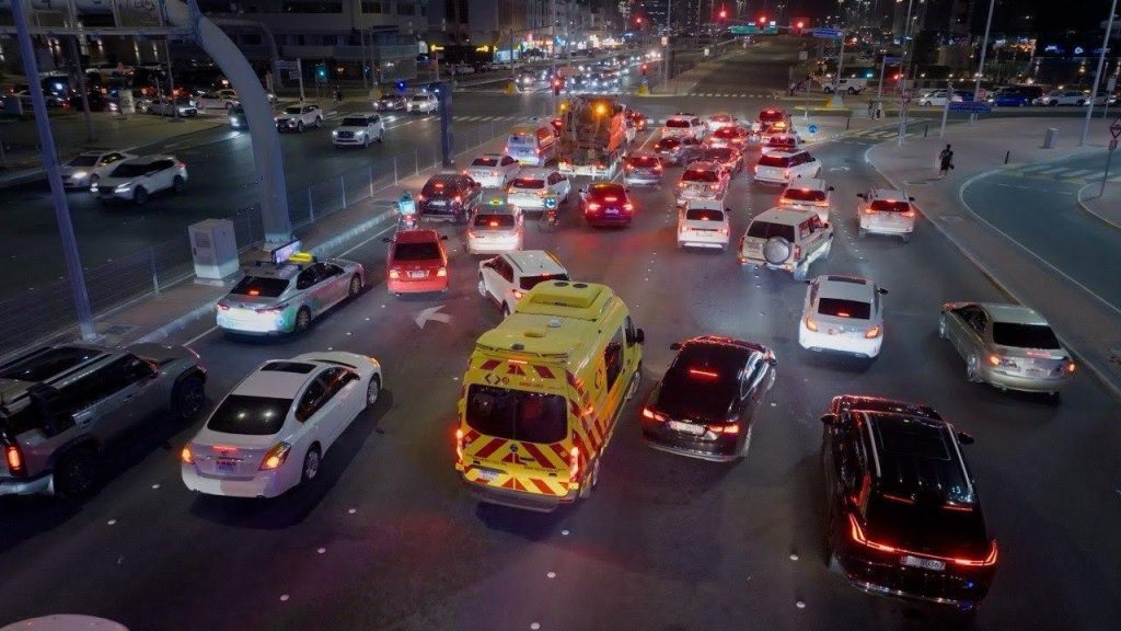 “لا تتردد.. افسح الطريق فوراً” تدعو إلى توقف المشاة عند عبور مركبات الطوارئ