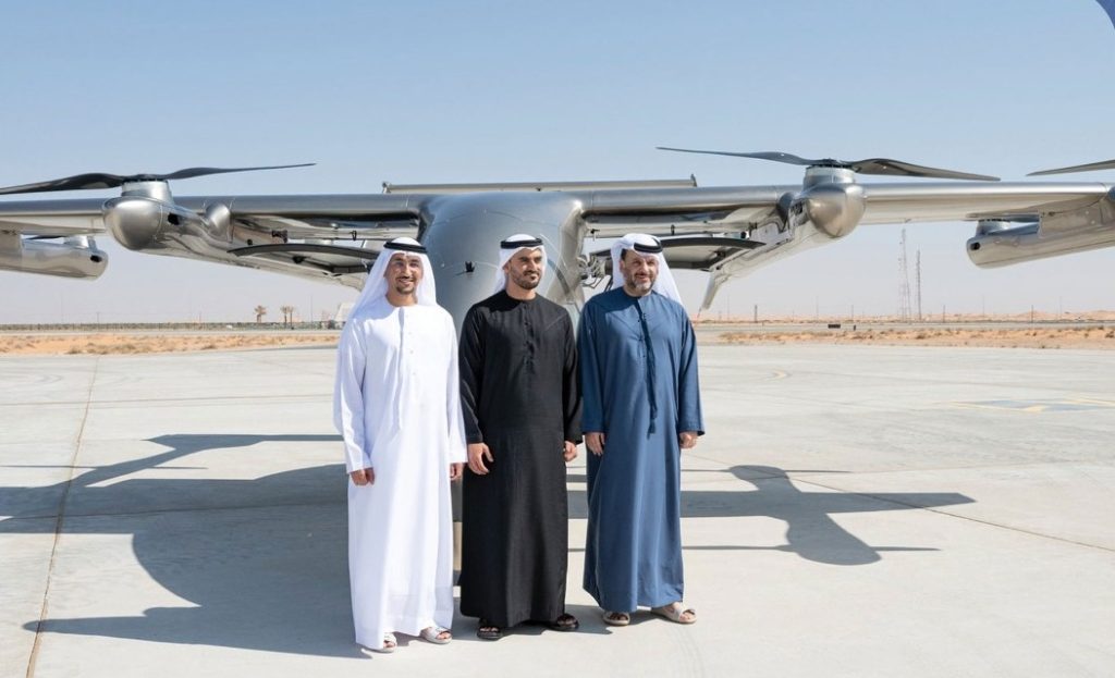 زايد بن محمد بن زايد يشهد إجراء”لود أوتونومس” أول رحلة تجريبية للطائرة “هيلي” بمنطقة العين