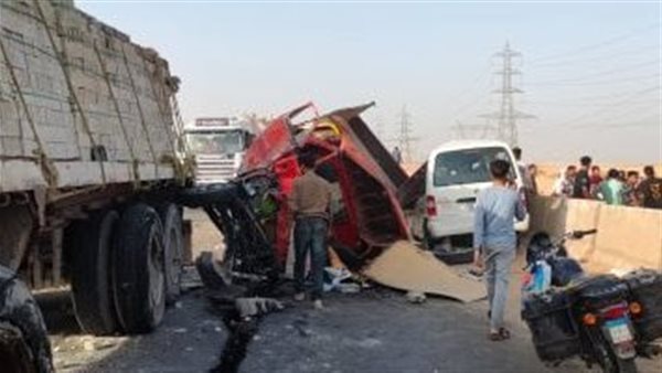 بالأسماء.. إصابة 22 عاملا في حادث انقلاب سيارة ربع نقل بالمنيا