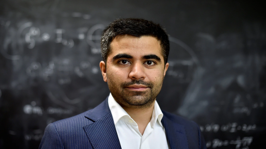 رائد التكنولوجيا البريطاني هيرمان نارولا يستعد للانتقال إلى دبي