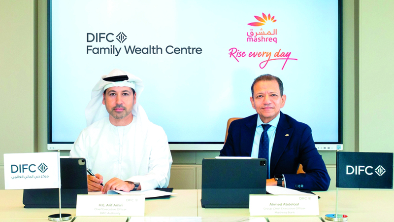 «المشرق» يُوقّع مذكرة تفاهم مع «دبي المالي العالمي»